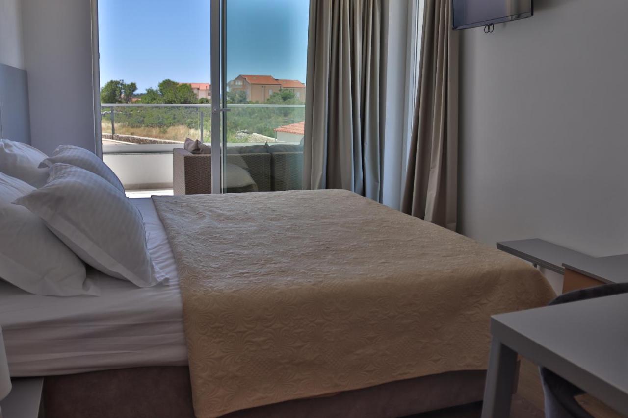 Villa Cala, Hotel Rooms&Apartments Novalja Bagian luar foto