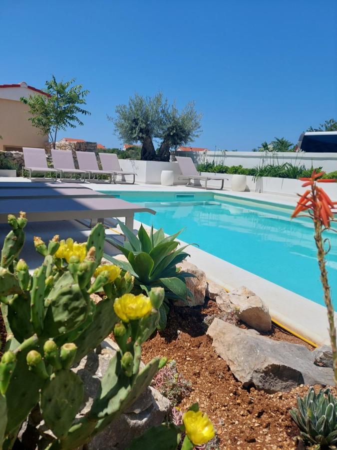 Villa Cala, Hotel Rooms&Apartments Novalja Bagian luar foto