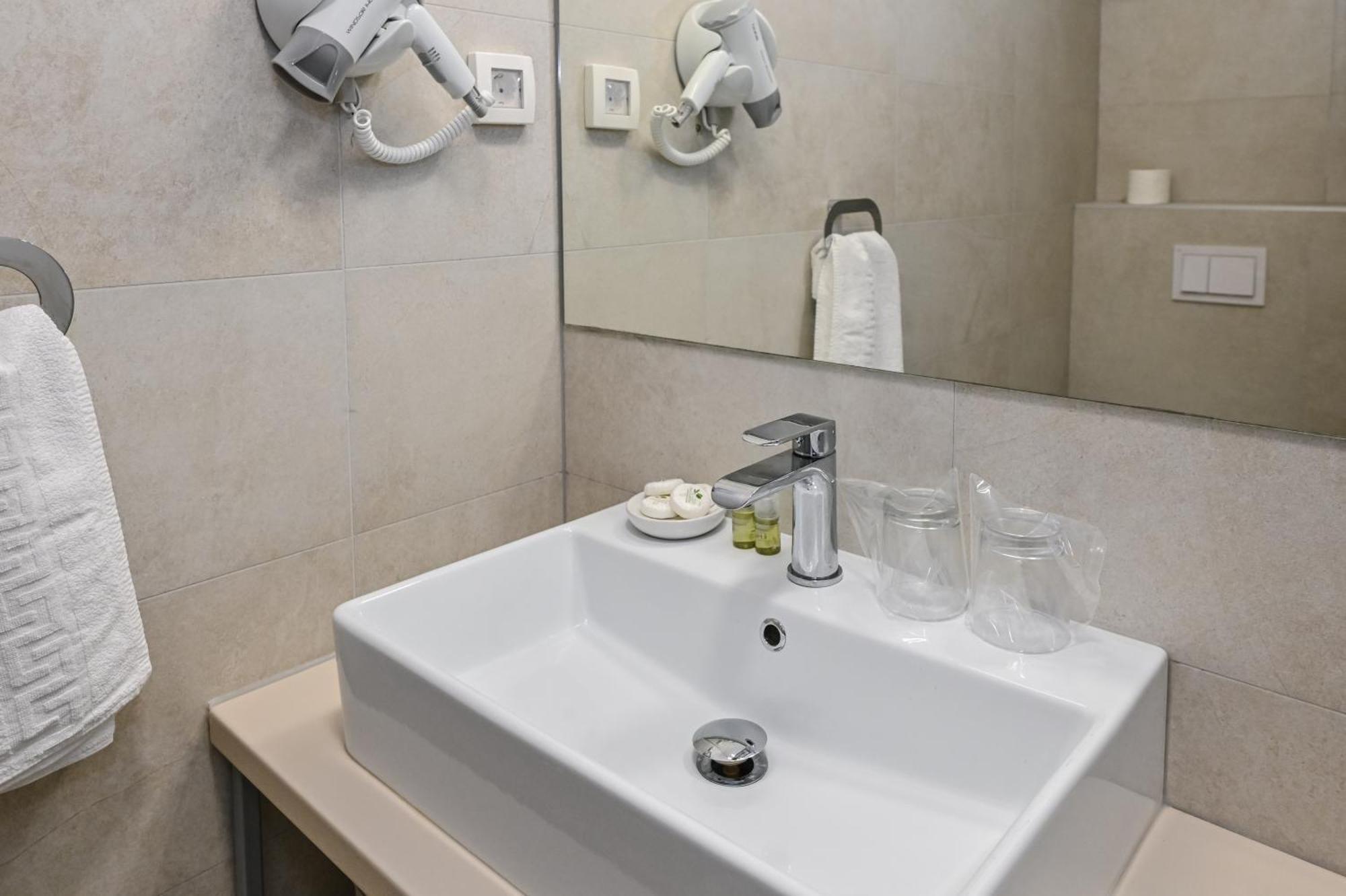 Villa Cala, Hotel Rooms&Apartments Novalja Bagian luar foto