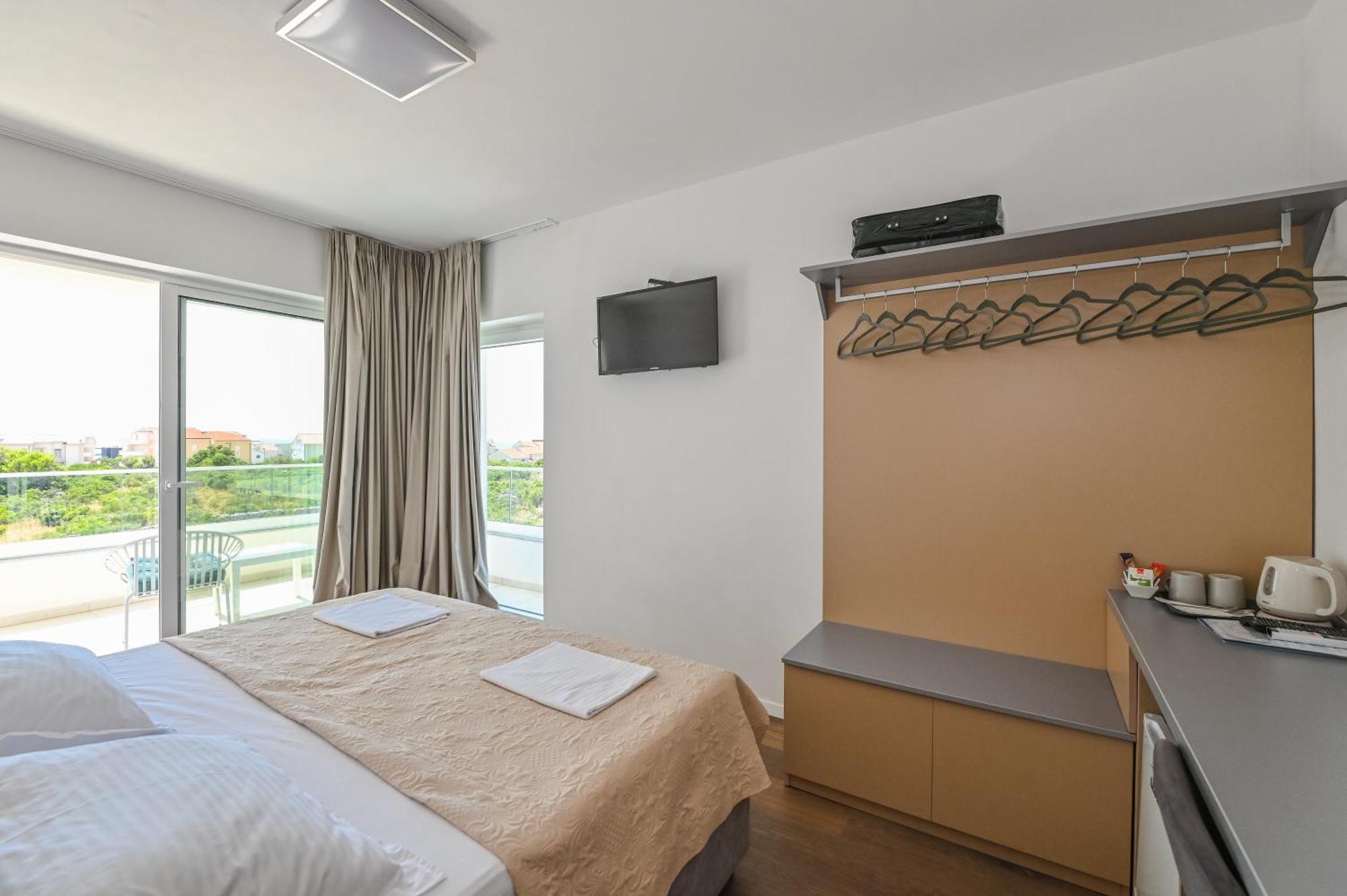 Villa Cala, Hotel Rooms&Apartments Novalja Bagian luar foto