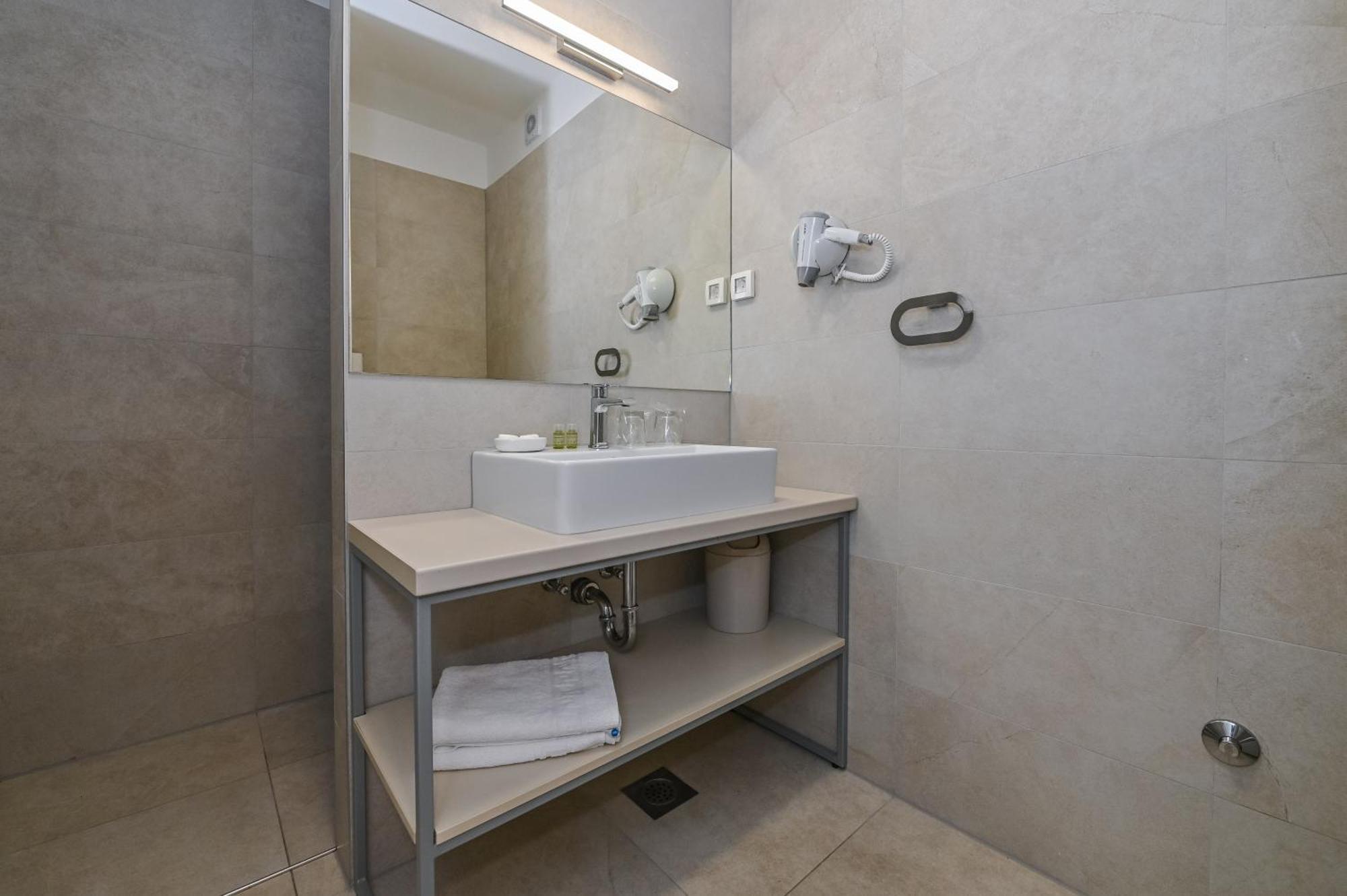Villa Cala, Hotel Rooms&Apartments Novalja Bagian luar foto