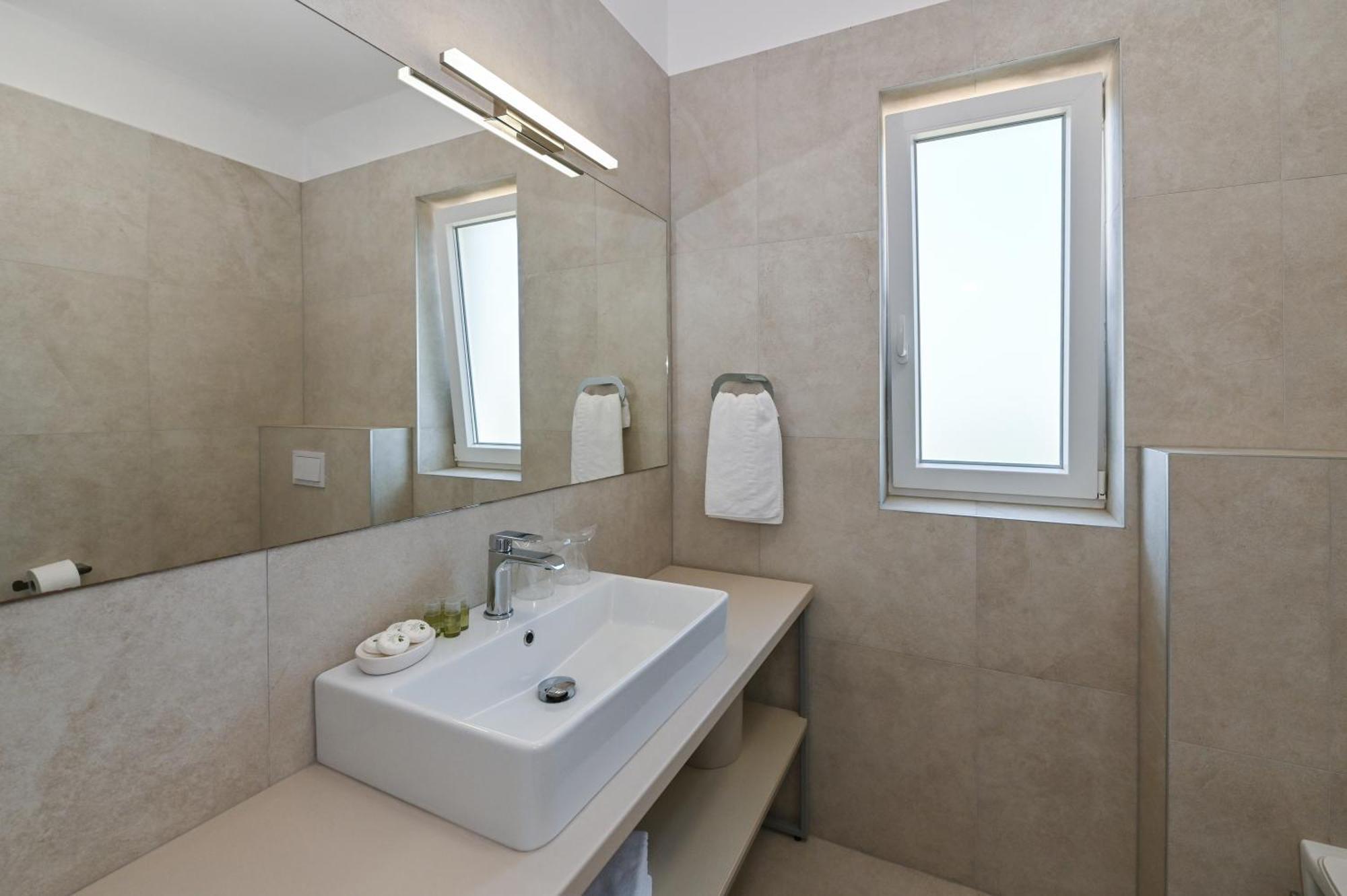 Villa Cala, Hotel Rooms&Apartments Novalja Bagian luar foto